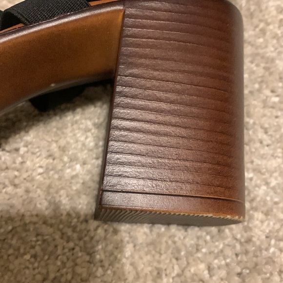 EUC black and tan heels - Picture 6 of 7